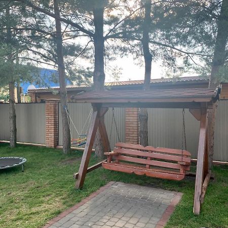 Комфортабельный Коттедж Bed and Breakfast Svityaz' Esterno foto