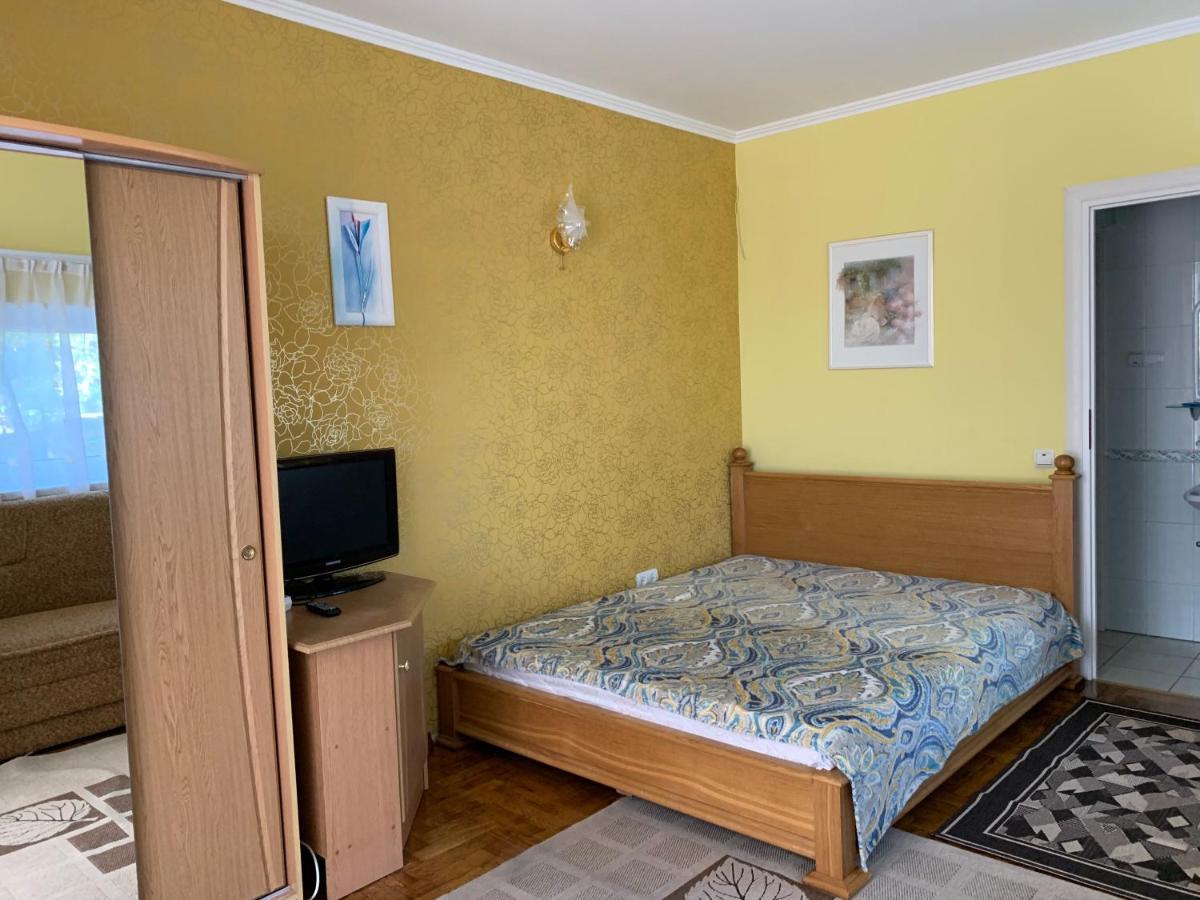 Комфортабельный Коттедж Bed and Breakfast Svityaz' Esterno foto