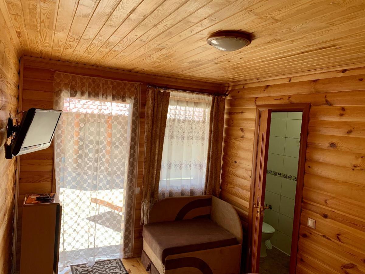 Комфортабельный Коттедж Bed and Breakfast Svityaz' Esterno foto