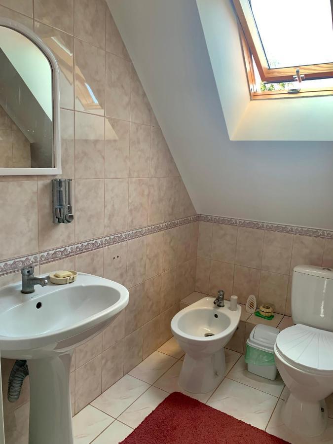 Комфортабельный Коттедж Bed and Breakfast Svityaz' Esterno foto