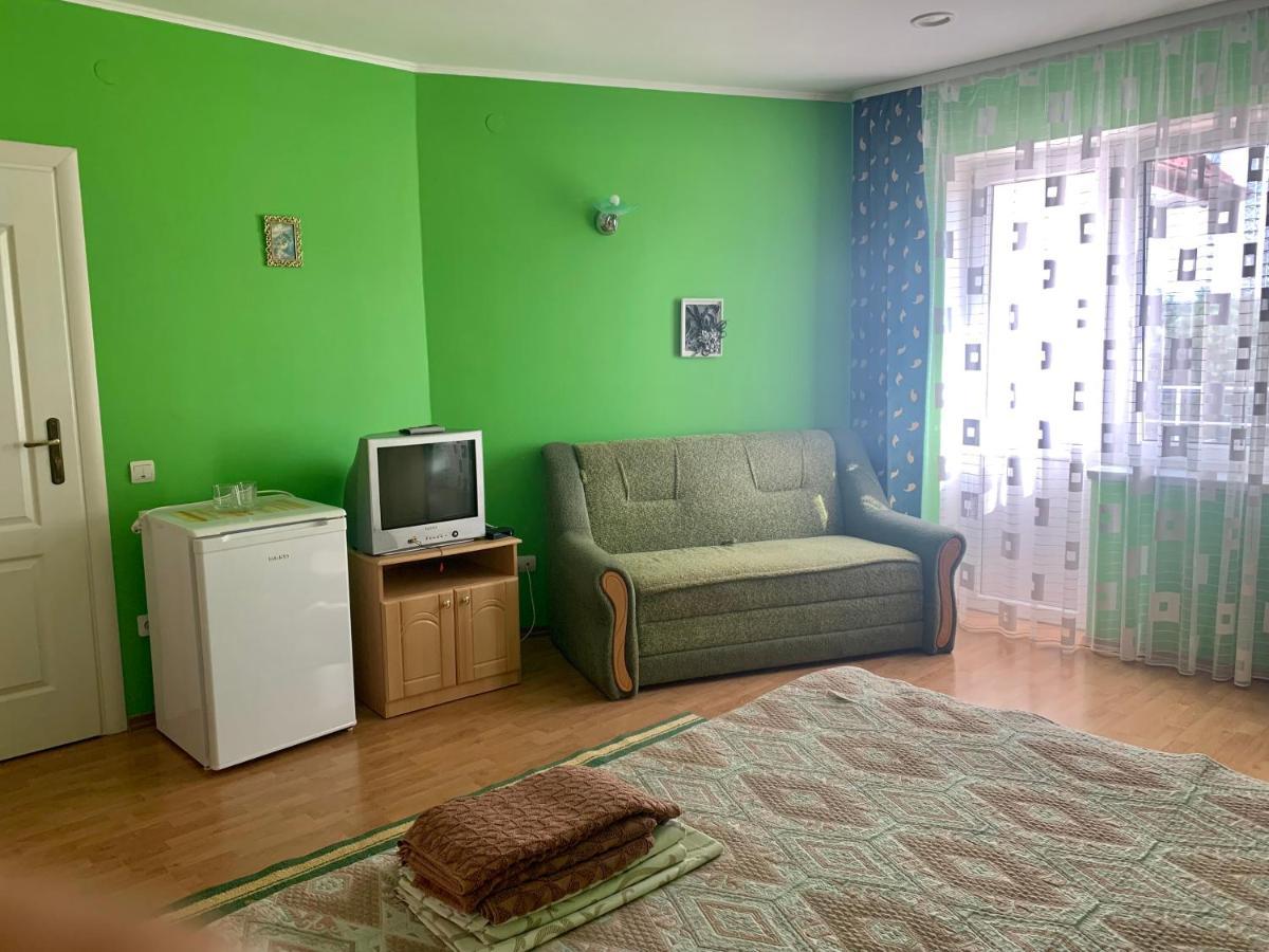 Комфортабельный Коттедж Bed and Breakfast Svityaz' Esterno foto